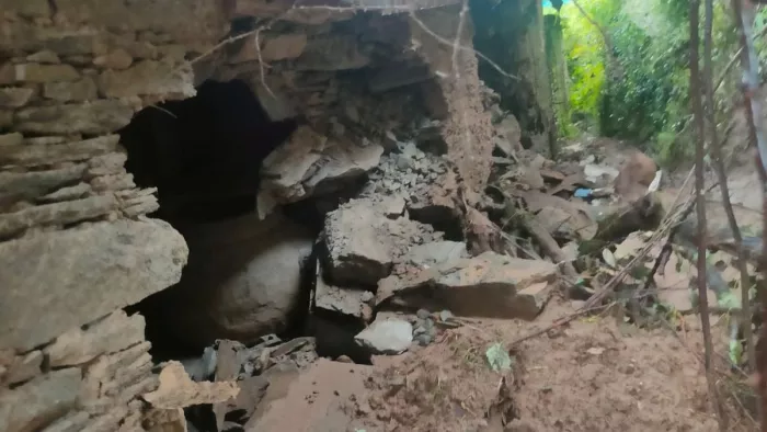 चमोली में भारी वर्षा से दो भवन व एक गोशाला क्षतिग्रस्त, दो पुलिया भी बही चमोली में भारी वर्षा से दो भवन व एक गोशाला क्षतिग्रस्त, दो पुलिया भी बही