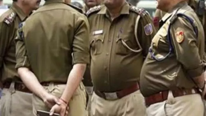 बरेली में SSP का ताबड़तोड़ एक्शन, चौकी इंचार्ज लाइन हाजिर; 23 दारोगाओं के कार्यक्षेत्र में फेरबदल बरेली में SSP का ताबड़तोड़ एक्शन, चौकी इंचार्ज लाइन हाजिर; 23 दारोगाओं के कार्यक्षेत्र में फेरबदल