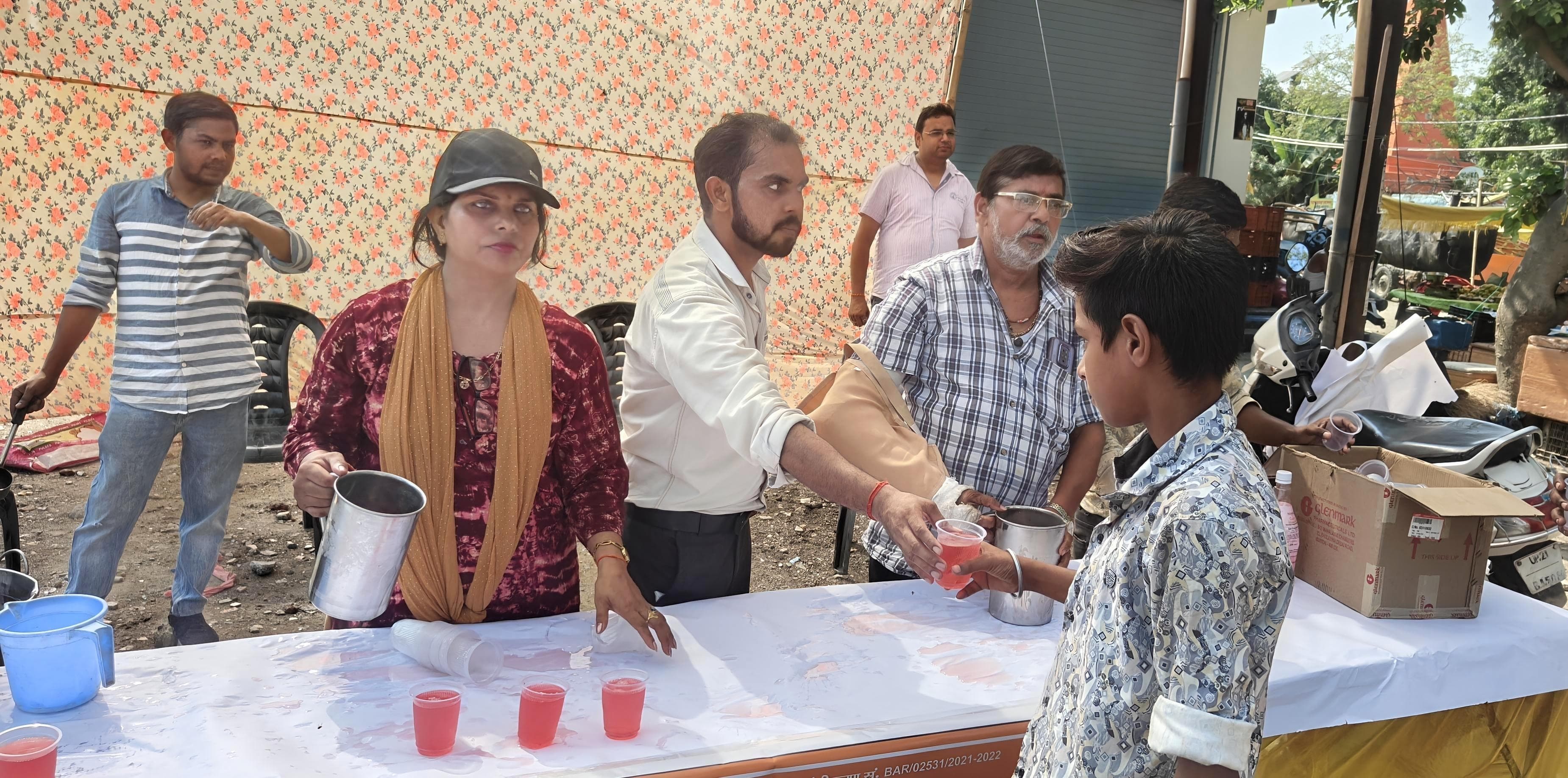 सुफल वेलफेयर सोसायटी तृतीय बड़े मंगल के उपलक्ष में शरबत वितरण कार्यक्रम सुफल वेलफेयर सोसायटी तृतीय बड़े मंगल के उपलक्ष में शरबत वितरण कार्यक्रम