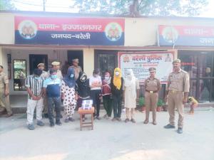 थाना इज्जतनगर #bareilly police  ने अनैतिक देह व्यापार करने वाले गिरोह का किया भन्डाफोड़, मौके से 02 पुरुष व 06 महिलाओं को किया गया गिरफ्तार