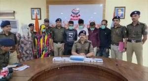 ऊधमसिंह नगर: हनीट्रैप गैंग का पर्दाफाश दो महिलाओं समेत छह आरोपी गिरफ्तार, लूटी गई कार और नगदी बरामद