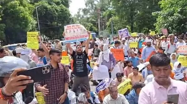  शिक्षक भर्ती: अभ्यर्थियों का ईको गार्डन में धरना, फिर से घेरेंगे मंत्रियों का आवास; आंदोलन करेंगे तेज
