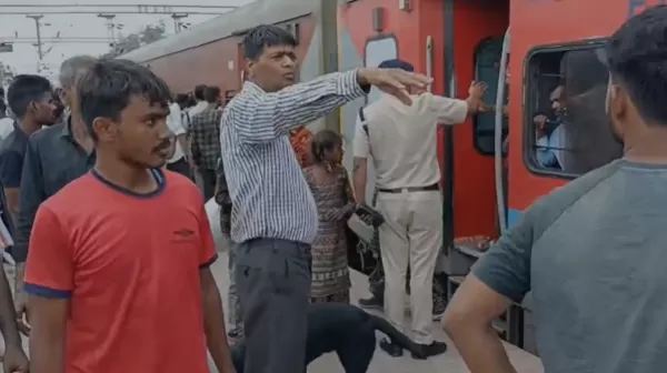   कामायनी एक्सप्रेस में बम की सूचना से मचा हडकंप, एक घंटे तक चलती रही चेकिंग