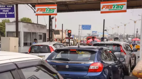   अब नहीं चलेगा 'टैग-इन-हैंड' का खेल, NHAI लूज फास्टैग यूजर्स को करेगा ब्लैकलिस्ट; जानिए क्या है वजह