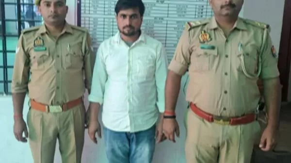 थाना मुंगरा बादशाहपुर पुलिस द्वारा एक वारंटी आयुक्त को किया गिरफ्तार