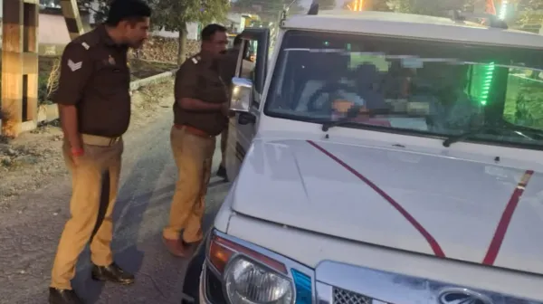 जौनपुर यातायात नियमों के अनुपालन के दृष्टिगत यातायात पुलिस एवं थाना पुलिस द्वारा 1303 वाहनों के चालान